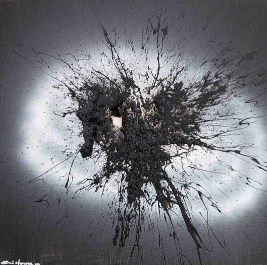 A black mark made with a shogun on a grey and white background.